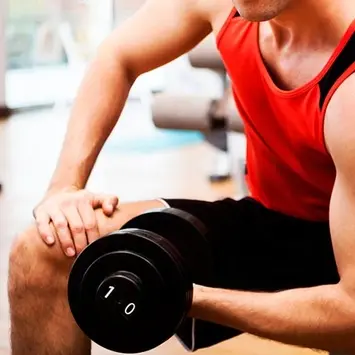 Musculação ajuda a aumentar a força e a resistência para outros esportes