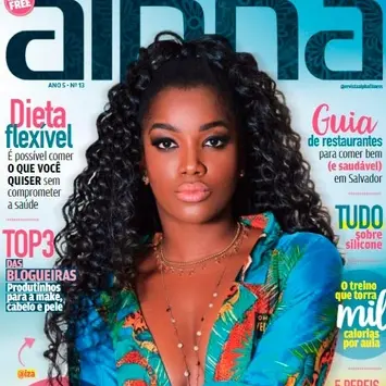 Cantora Iza estampa capa da nova Revista Alpha Fitness