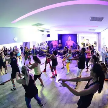 Dançar ajuda a manter vitalidade do corpo e da mente, diz especialista