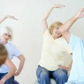 Exercícios físicos e boa alimentação aumentam a longevidade dos idosos, dizem especialistas