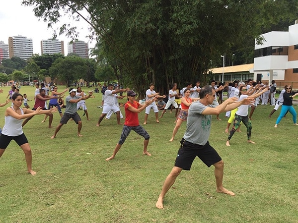 Alpha no Parque terá aulas gratuitas de Yoga, Pneu Power e Muay Thai