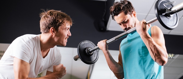 Treinar na companhia de amigos estimula a prática de exercícios físicos, segundo especialista