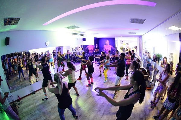 Dançar ajuda a manter vitalidade do corpo e da mente, diz especialista