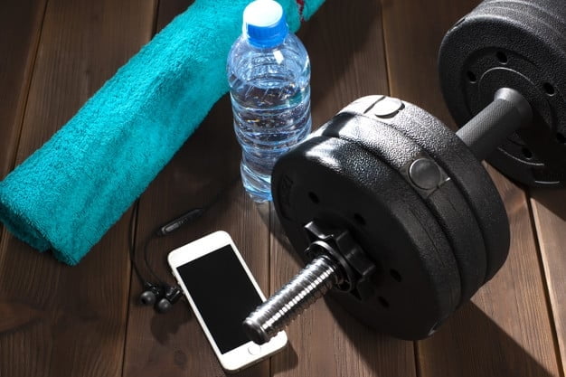 Saber se hidratar durante a atividade física pode evitar lesões